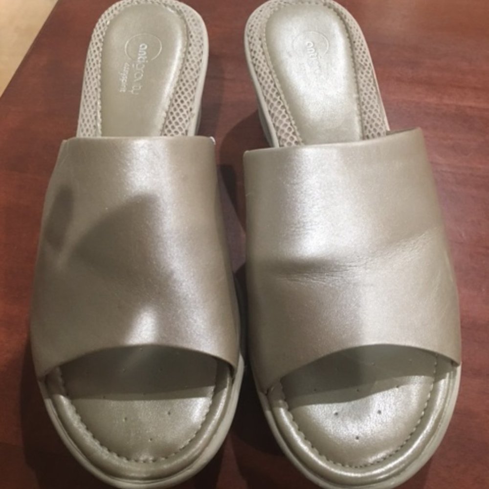 Size 9 Gold Pumps Easyspirit (antigravity)